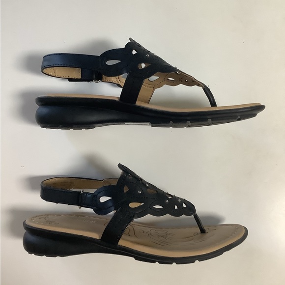 Naturalizer Jade cutout thong sandals - Picture 3 of 11